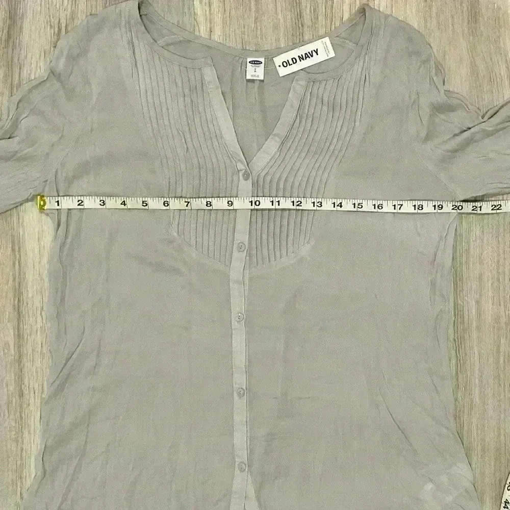 NWT Old Navy Sheer Gray Button Up Blouse Top 3/4 Sleeve V Neck Shirt Size S - Picture 3 of 8